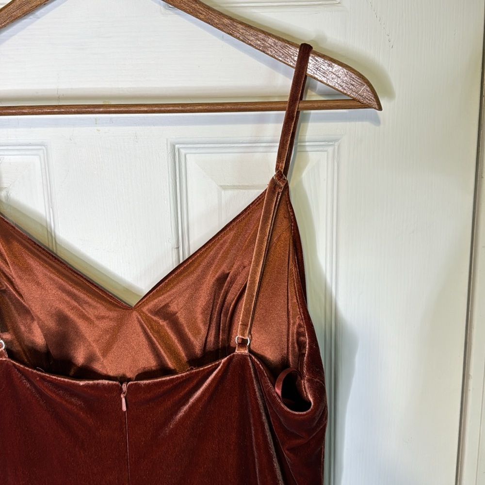 Elegant Velvet Burgundy Dress - Picture 7 of 16